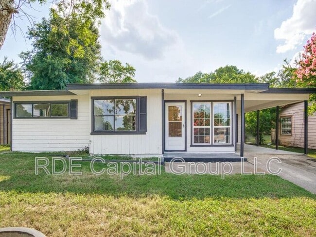 Photo - 3012 Crouch St