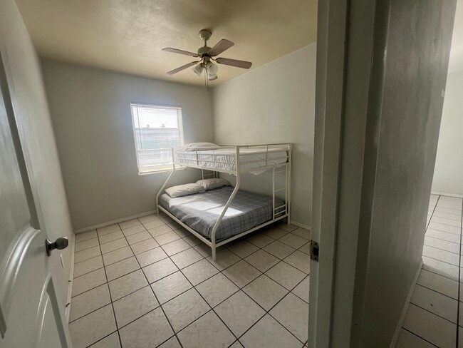 Photo - 4809 Steyr St