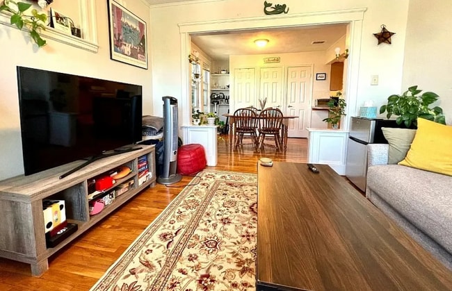 Building Photo - 220 Summer St Unit 2