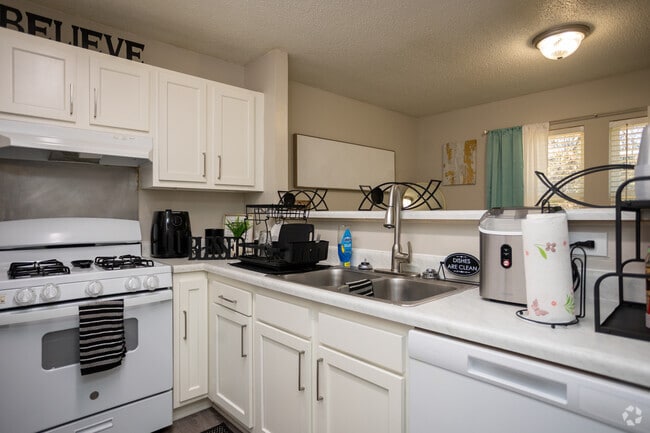 2BR,1BA - 896SF - Living Room