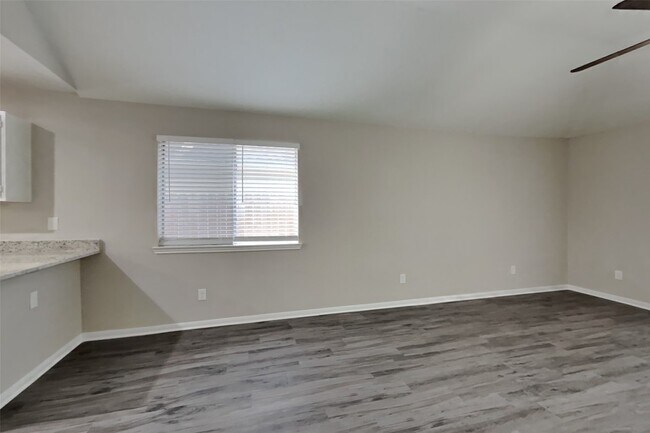 Photo - 18131 Gravenhurst Ln