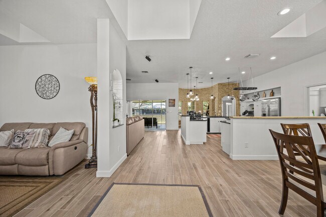 Photo - 1782 Clydesdale Ave