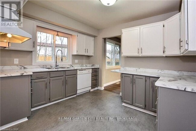 Photo - 49 Bendingroad Crescent