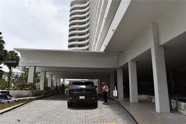 5555 Collins Ave