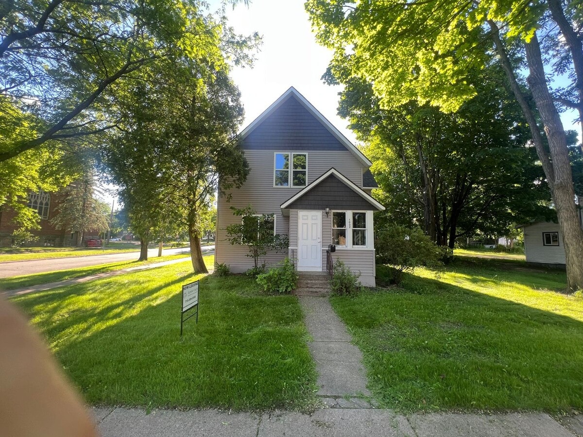 Menomonie Rental 6 Bedrooms 2 Bath - Menomonie Rental 6 Bedrooms 2 Bath