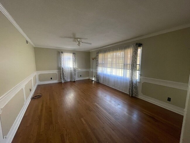 Photo - 1025 Lake St
