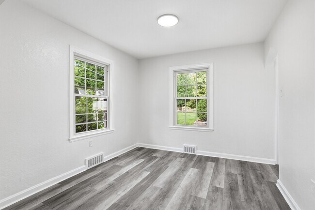 Photo - 165 Meadowbrook Dr