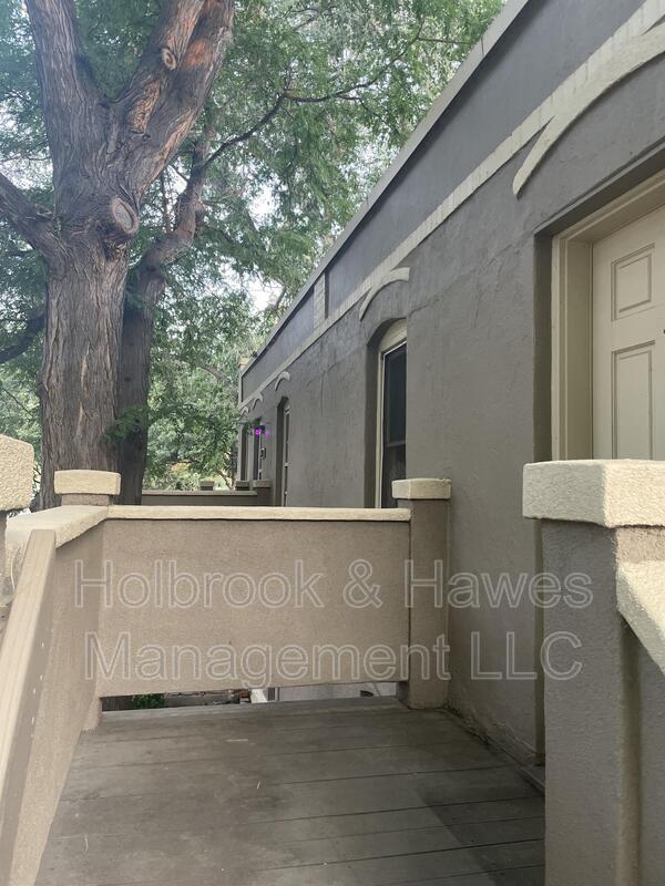 Photo - 326 W Myrtle St