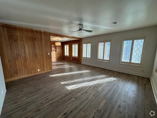 Building Photo - 600 E Ogden Ave Unit UW Rental