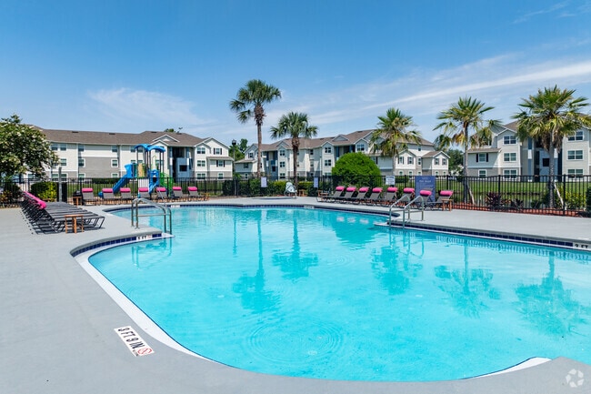Pool & Sundeck