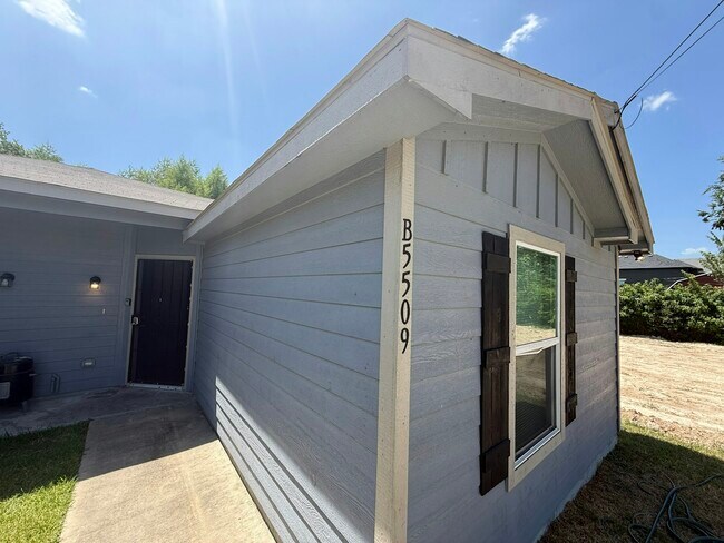 Photo - 5509 Nielan St
