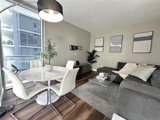 Building Photo - 1050 Brickell Ave Unit 2220