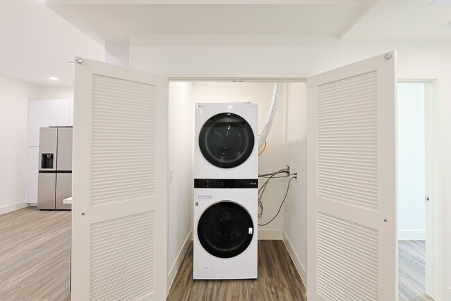 Photo - 4000 Mont Clair Apartments