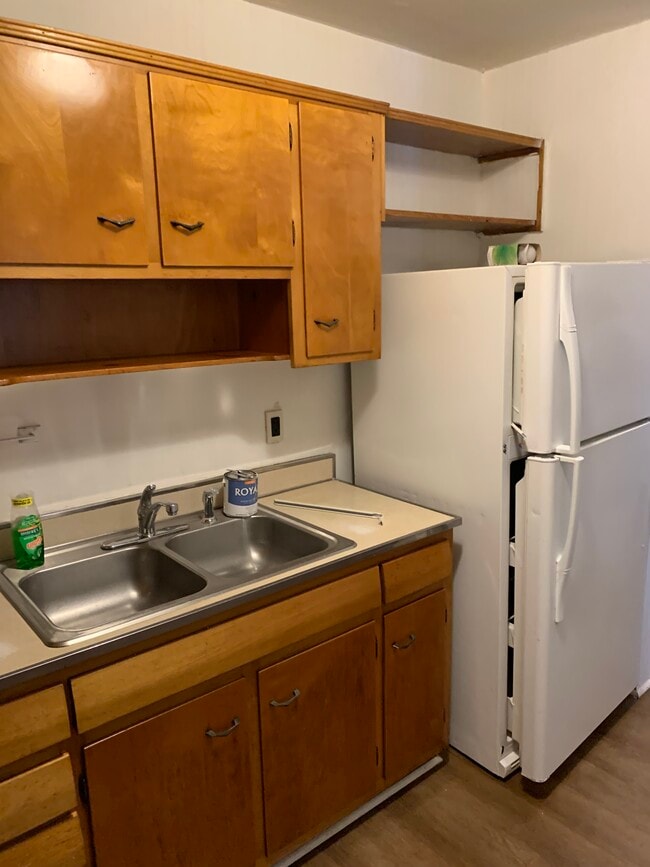 Kitchen - 2704 Drewry Ln