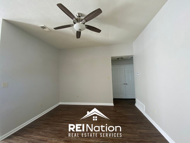 Charming 3BR/2BA Memphis Home with Vaulted Ceilings & Hardwood Floors!