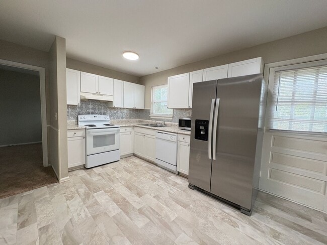 Photo - 3 Bedroom, 1.5 Bathroom Home in Greensboro!