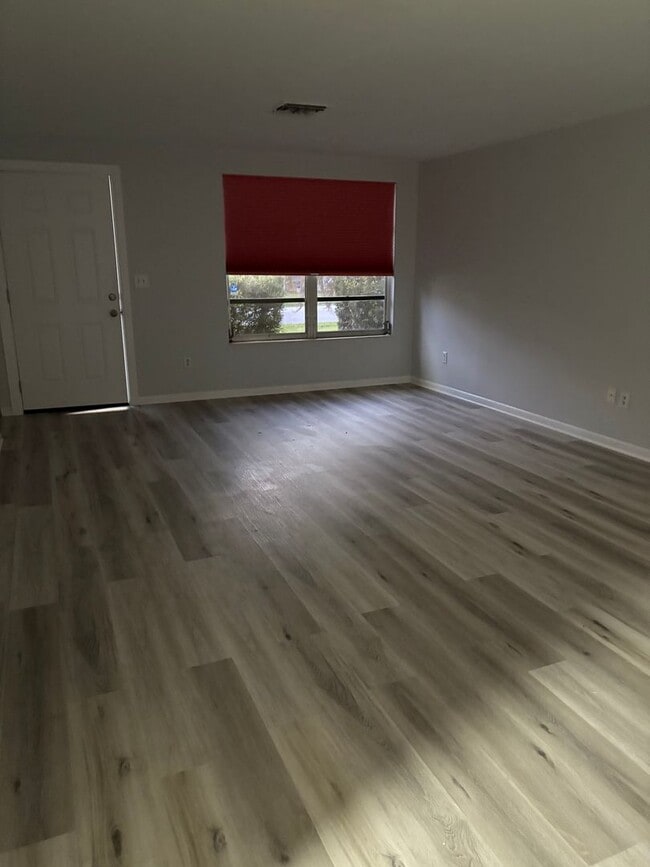 Photo - Great 2 large Bedrooms and 2 bath Beauty! Wonderful location. Call Sheila 407-687-7900