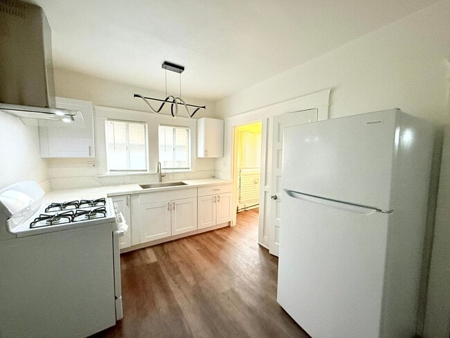 Building Photo - 1908-1910.5-19105 Daly St Unit 1910.5