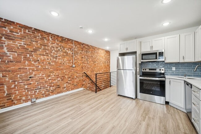 Photo - 2553 S Dewey St