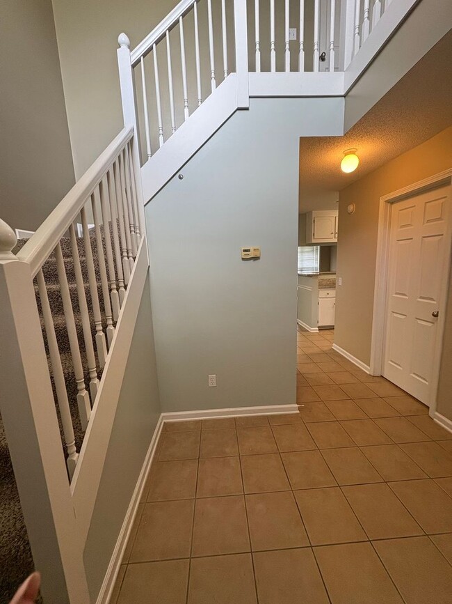 Photo - WAKEFIELD SUBDIVISION - Double Garage!  GRANITE COUNTERTOPS.