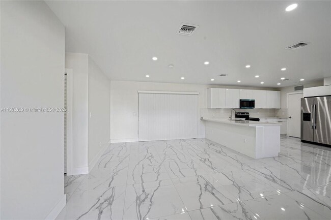 Photo - 4670 NW 5th St