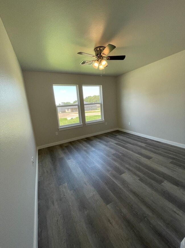 Photo - Spacious 4/2 Located for Convenience