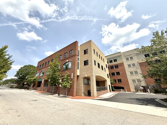 202 S Main St