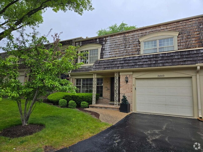 Building Photo - 2S663 Ave Normandy E Rental
