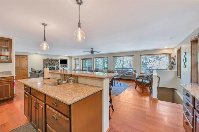 Photo - 1312 Squaw Rock Trail