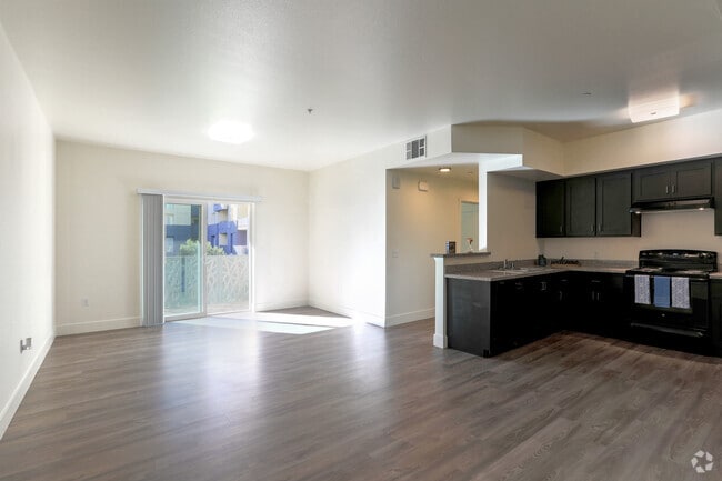 3BR, 2BA - 1130SF