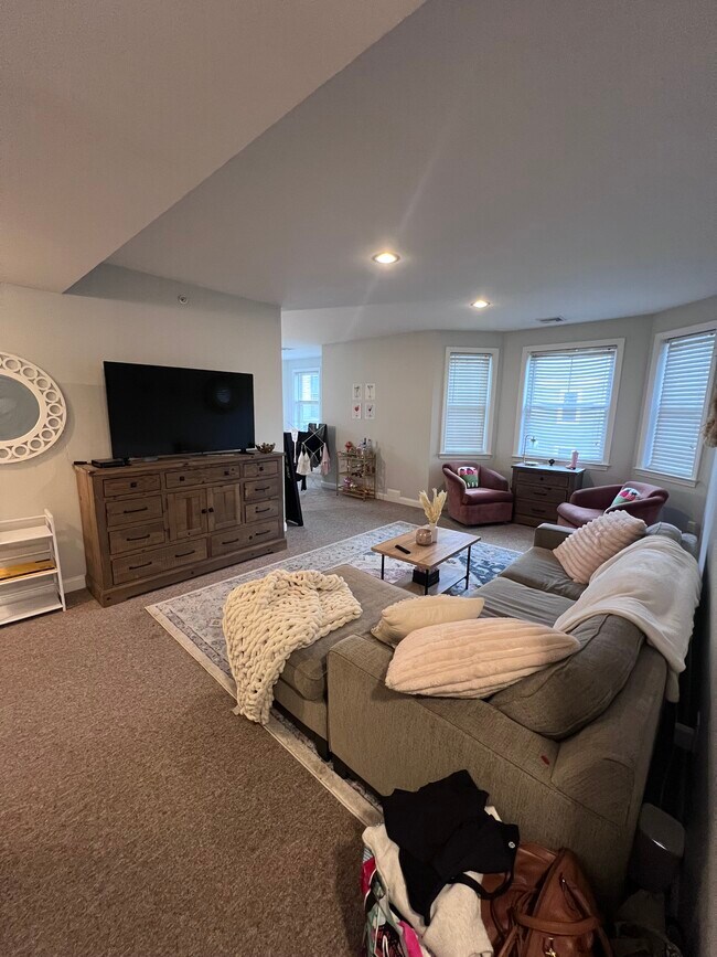 Building Photo - 99 Hillside St Unit 3A