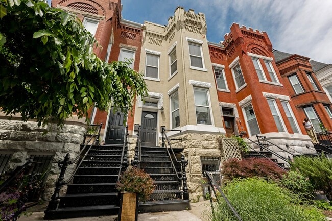 Photo - 3 Story Condo w/ Loft in Bloomingdale NW!! Walking Distance to 2 Metros!