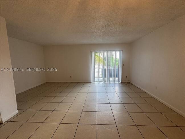 888 NE 132nd St Unit 205