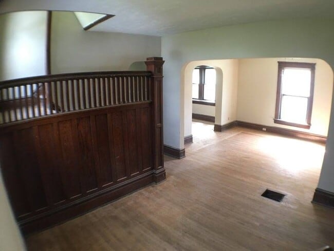469 Rhodes Ave