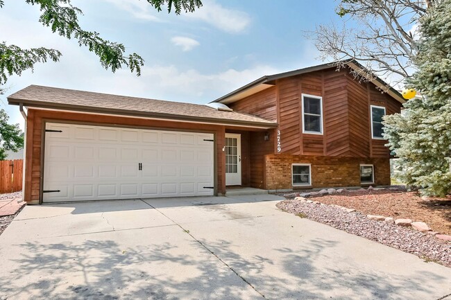 Photo - Huge yard with Pikes Peak Views!