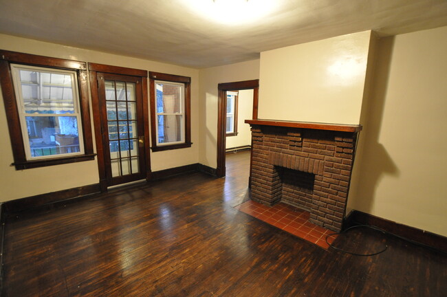 Large 2-3 Bed Apt. Beaver Falls! - $595 NO... - Large 2-3 Bed Apt. Beaver Falls! - $595 NO...