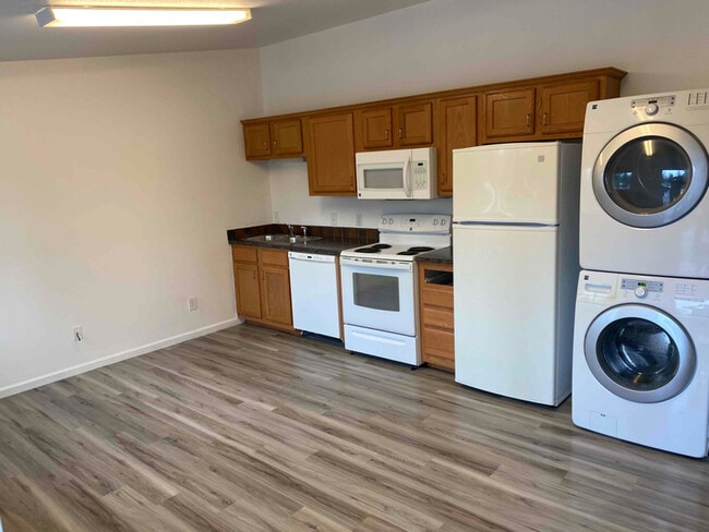 Building Photo - 1077 Bear Paw Trl Rental