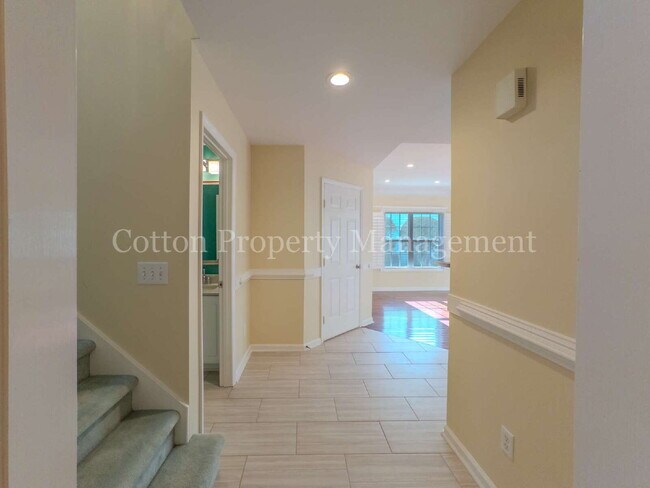 Photo - 609 Sloop Pointe Ln