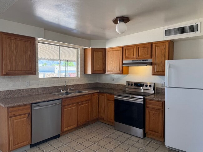 Photo - 4541 E San Francisco Blvd