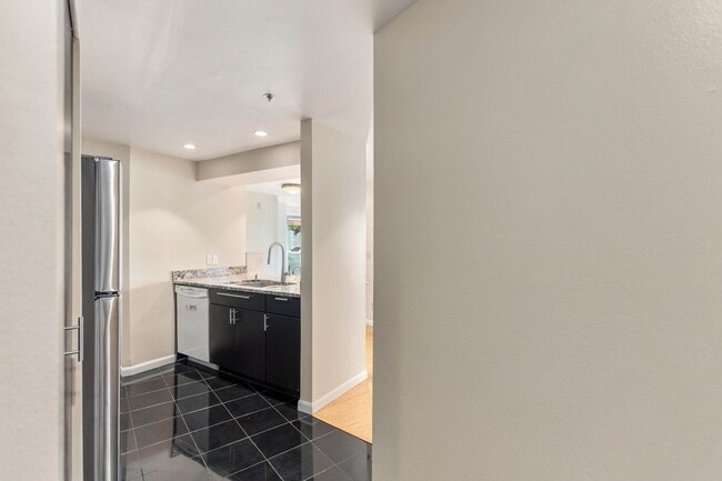 530 Melrose Ave E Unit 301