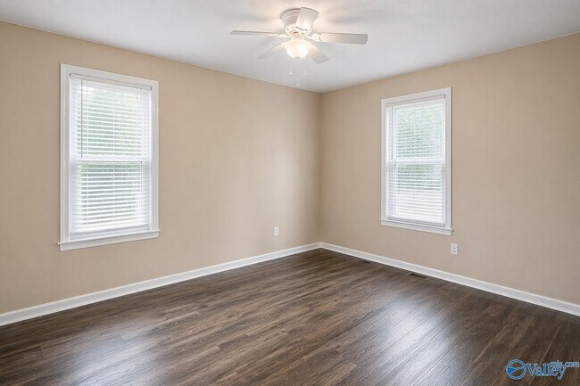 Photo - 3912 Pine Ave SW