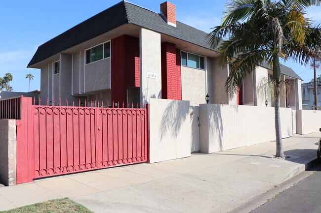 6104 Costello Ave