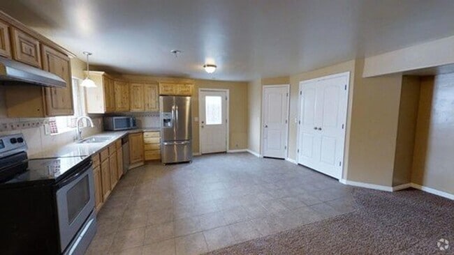 Building Photo - Cozy 2 bed 1 bath basement apartment, Eagl...