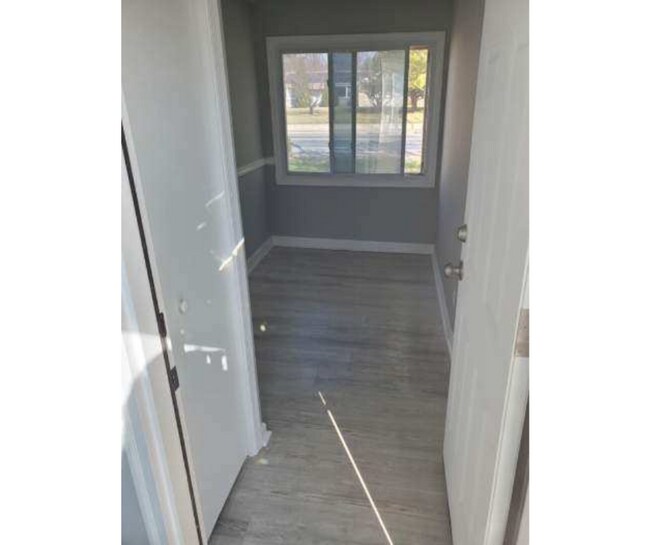 438 Main St Unit Top Floor D AVAILABLE $750 Top Floor D
