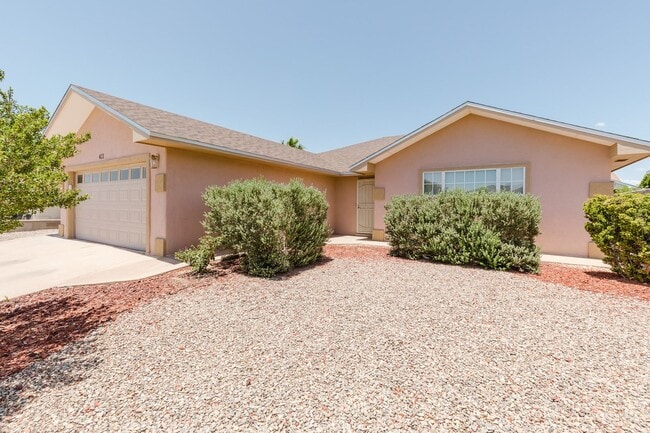 Photo - Spacious 4 Bedroom 2 Bath Home near Shopping