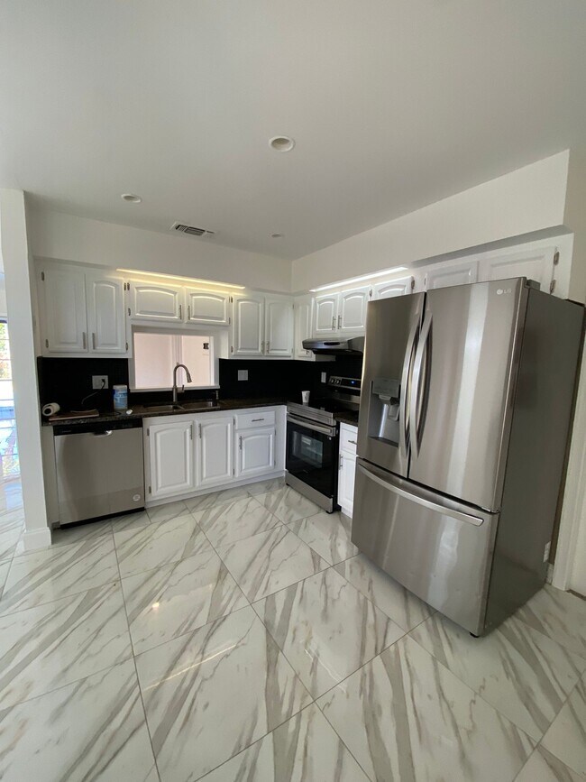 Photo - 19253 Carolina Cir