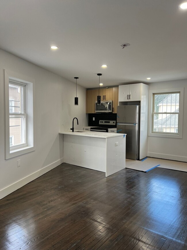 Building Photo - 25 W Hamilton Ave Unit #C