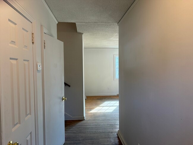 Photo - 501 Crestfield Rd