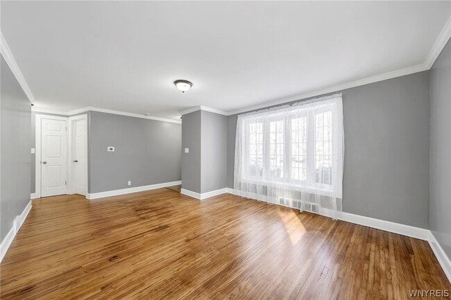 Photo - 206 Wrexham Ct N