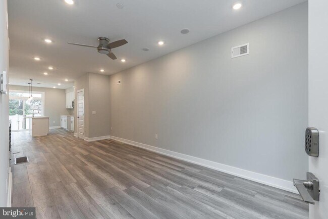 Photo - 138 W Huntingdon St Unit 1